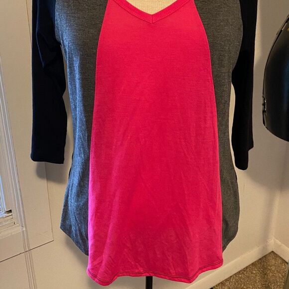 Maurices Boho Lace Back 3/4 Sleeve V-neck T-shirt Womens Top Size LG - Picture 3 of 6